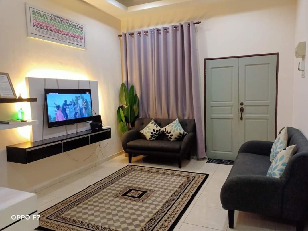 Melissa Homestay Merlimau Bagian luar foto